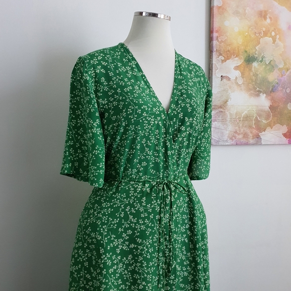Faithfull the Brand Short Sleeve Dainty Floral Print Green Wrap Dress Size 12 - Picture 8 of 9